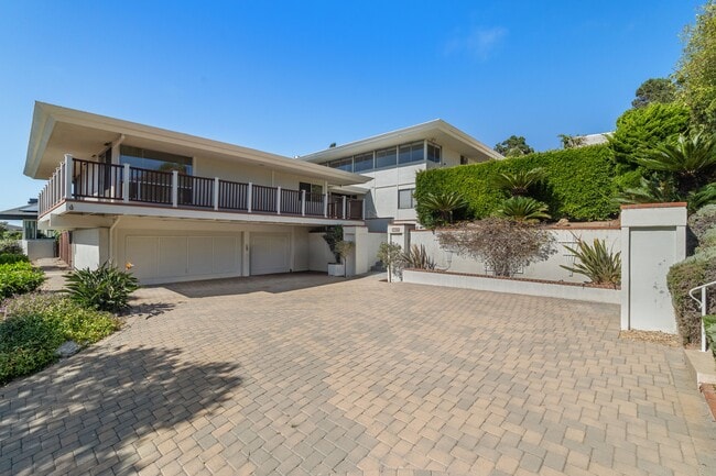 7206 Crest Rd in Rancho Palos Verdes, CA - Building Photo - Building Photo