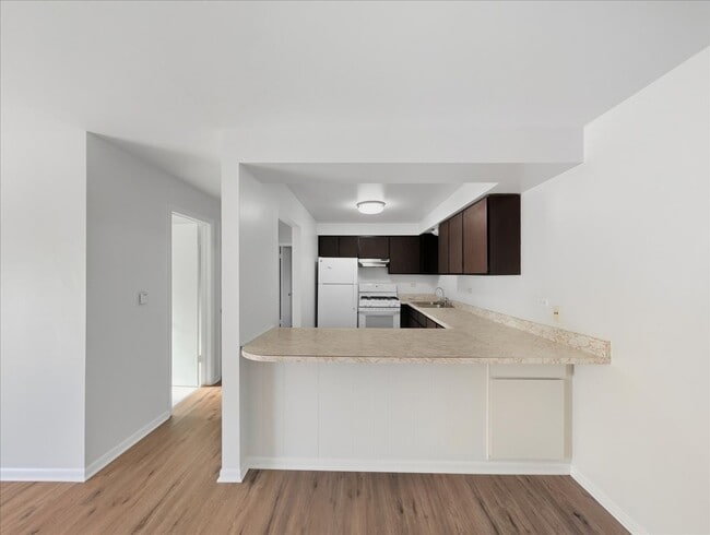 122 W Washington St in Round Lake, IL - Foto de edificio - Building Photo