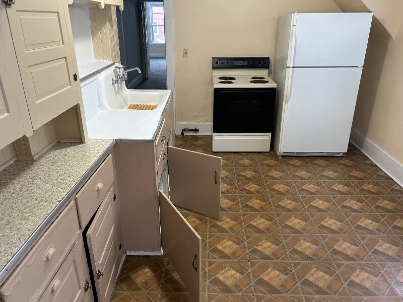 239 Scott St in Erie, PA - Building Photo