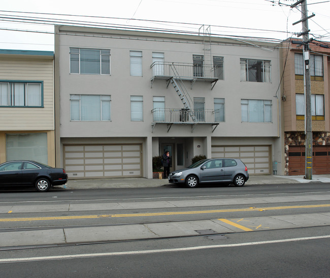 2515 Taraval St in San Francisco, CA - Building Photo - Building Photo