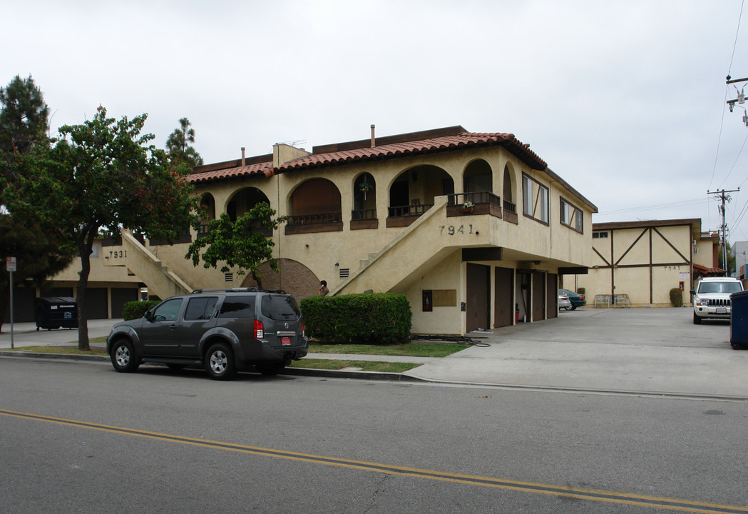 7931-7941 Holt Ave in Huntington Beach, CA - Building Photo