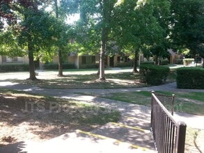 6074 Vía Casitas in Carmichael, CA - Building Photo - Building Photo