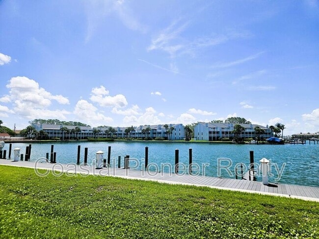 12356 Capri Cir N in Treasure Island, FL - Foto de edificio - Building Photo