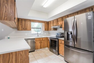 302 N Miller Rd in Valrico, FL - Building Photo - Building Photo