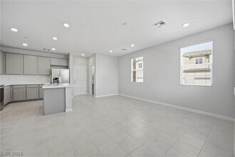 872 Angwin Ln in Henderson, NV - Foto de edificio - Building Photo