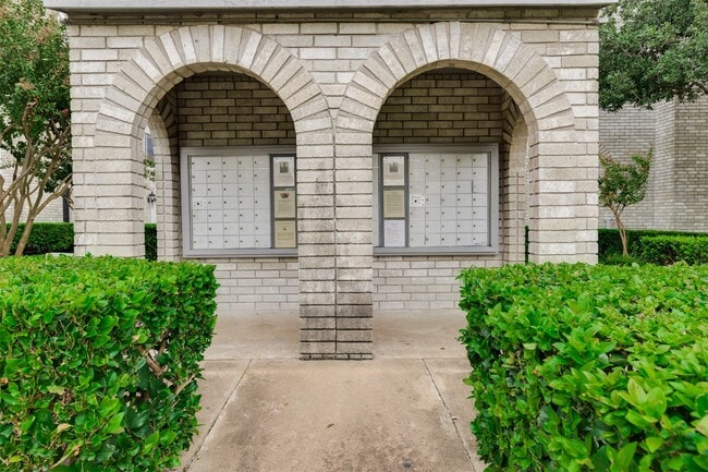 property at 7326 Regency Square Ct