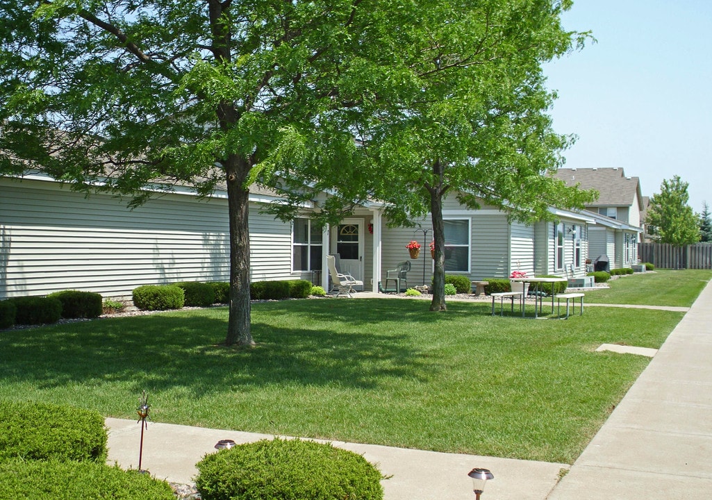 Eastwood Village Senior Townhomes in Oakdale, MN - Building Photo