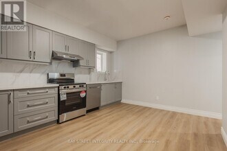 459 Palmerston Blvd in Toronto, ON - Building Photo - Building Photo