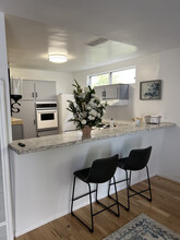 520 Manhattan Beach Blvd, Unit 1 in Manhattan Beach, CA - Building Photo - Building Photo