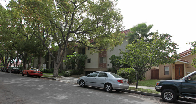 Luxurious Apartments in Glendale, CA - Foto de edificio - Building Photo