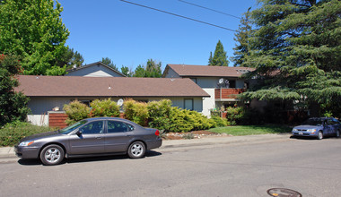 Golden Ridge in Sebastopol, CA - Building Photo - Building Photo