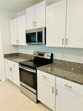 11021 Radiant Shr Lp in San Antonio, FL - Building Photo - Building Photo