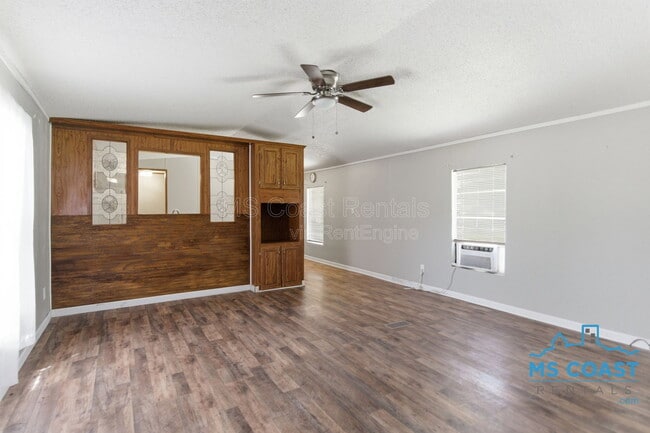 2076 Pine Hill Rd in Kiln, MS - Building Photo - Building Photo