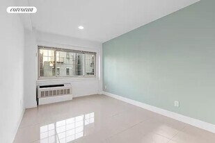 207 W 115th St in New York, NY - Building Photo