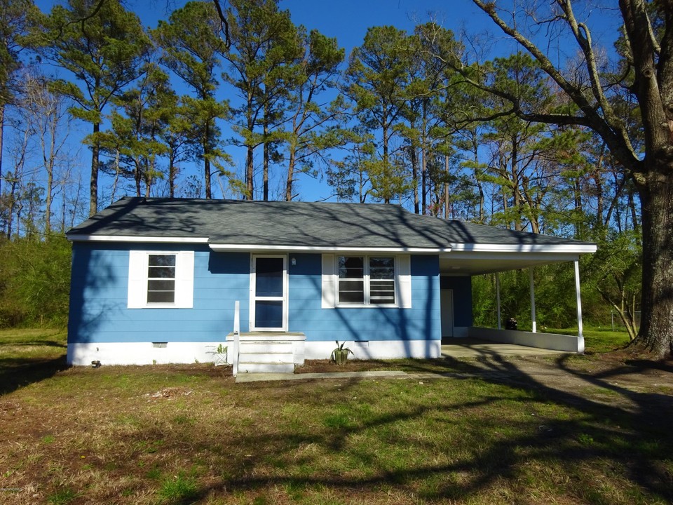 2109 Pony Farm Rd in Jacksonville, NC - Building Photo