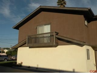 450 Manhattan Ave in Grover Beach, CA - Foto de edificio - Building Photo