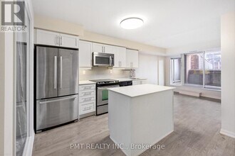 125-125 Western Battery Rd in Toronto, ON - Building Photo - Building Photo