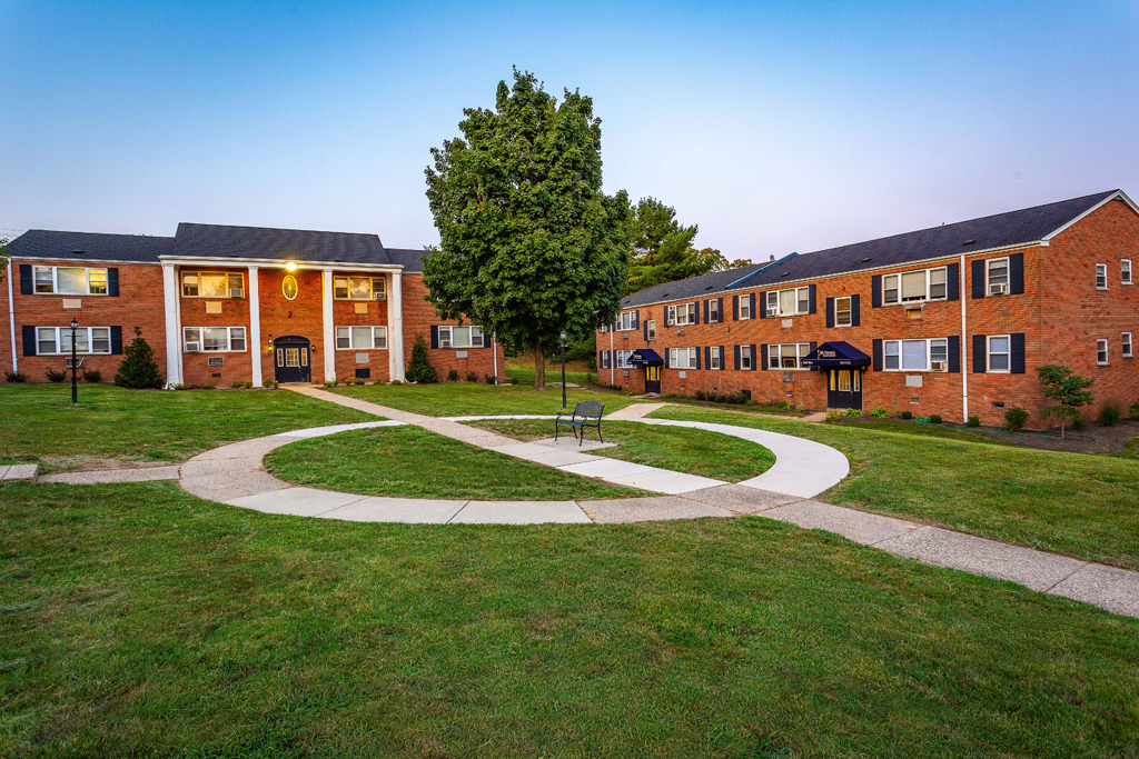 Mt. Vernon Apartments in Glenside, PA - Building Photo