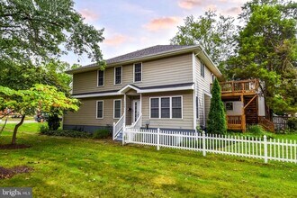 1705 Commonwealth Ave, Unit B in Alexandria, VA - Foto de edificio - Building Photo