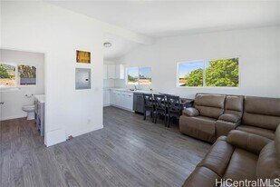 87-212-212 Holopono St in Waianae, HI - Building Photo