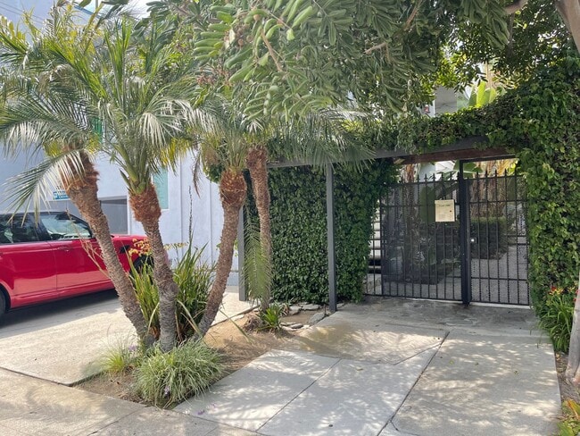 12117 Pacific Ave, Unit 05 in Los Angeles, CA - Building Photo - Building Photo