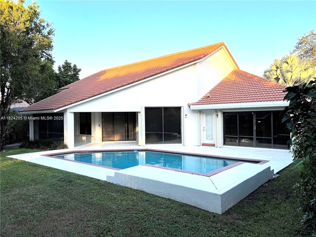 1099 Waterbrook Ln in Weston, FL - Foto de edificio - Building Photo