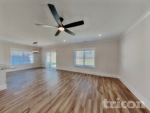 544 Kingwood Ln in White House, TN - Foto de edificio - Building Photo