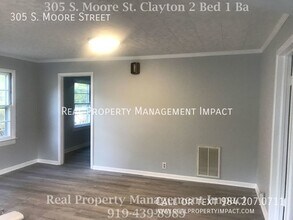 305 S Moore St in Clayton, NC - Building Photo - Building Photo