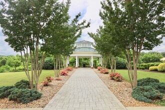 Cornerstone Columns in Lynchburg, VA - Foto de edificio - Building Photo