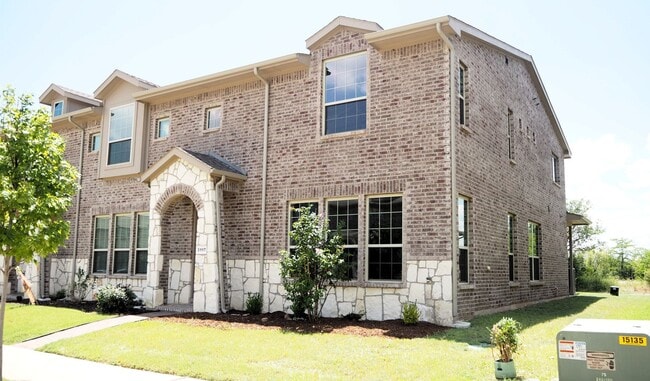 property at 3117 Solana Cir