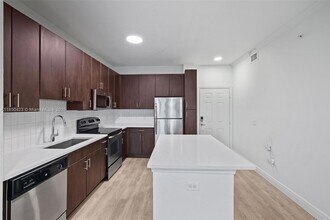 10170 SW 7th St, Unit 20-302 in Pembroke Pines, FL - Building Photo - Building Photo