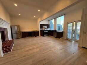1402 San Remo Dr in Pacific Palisades, CA - Foto de edificio - Building Photo