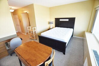 555 E William St, Unit 8 in Ann Arbor, MI - Building Photo - Building Photo