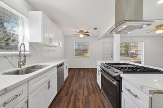 23567 Pine Forest Dr in New Caney, TX - Building Photo - Building Photo