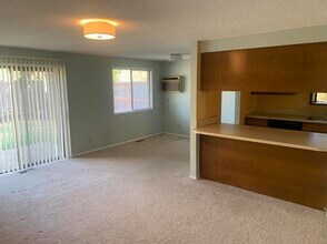 12875 SW Conestoga Dr in Beaverton, OR - Building Photo - Building Photo