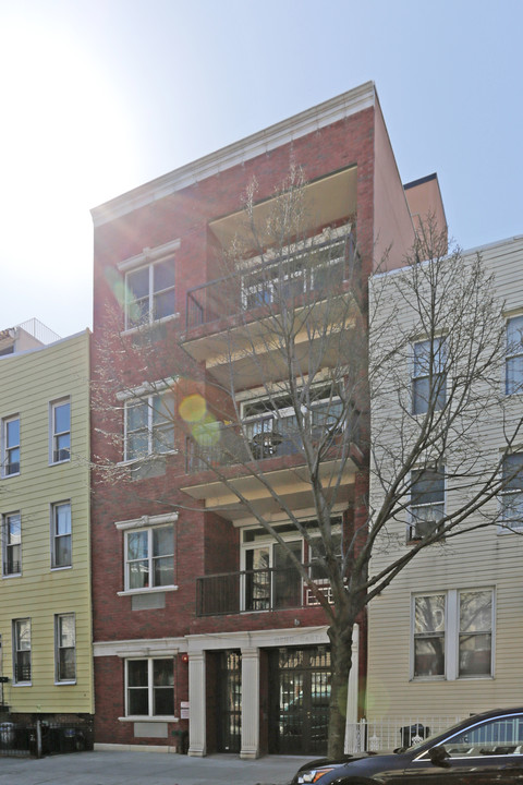 186 Green St in Brooklyn, NY - Building Photo