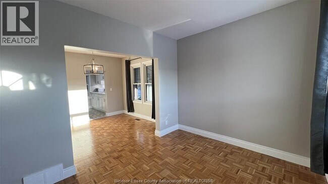 1514 Elsmere Ave in Windsor, ON - Building Photo - Building Photo