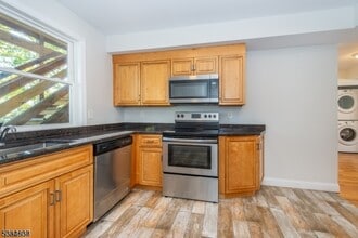 15 Olyphant Pl in Morristown, NJ - Building Photo - Building Photo