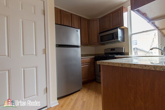 2513 N Southport Ave in Chicago, IL - Building Photo - Building Photo