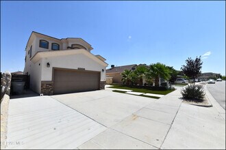 3136 Red Maple in El Paso, TX - Building Photo - Building Photo