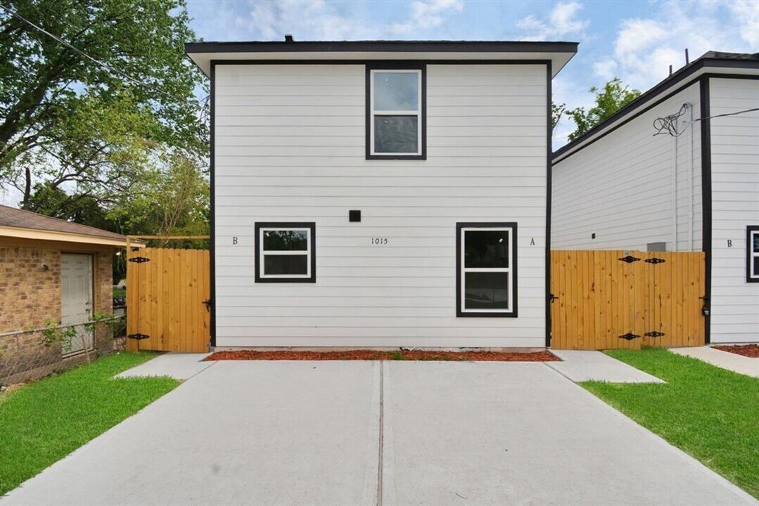 7413 Shotwell St in Houston, TX - Foto de edificio