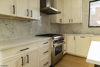 401 Grand Ave in Leonia, NJ - Building Photo - Building Photo