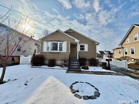 1867 Broadbridge Ave in Stratford, CT - Building Photo