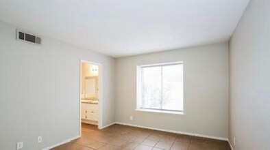 2388 Valley Dr in Las Vegas, NV - Building Photo - Building Photo