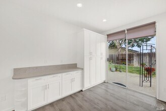 1021 Westgate Dr in Vacaville, CA - Building Photo - Building Photo