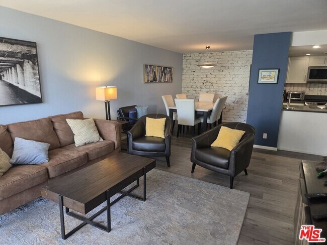 property at 600 W 9th St