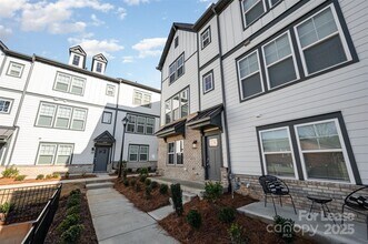 6027 Towering Oaks Dr in Charlotte, NC - Building Photo - Building Photo