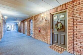 2230 W 14 Mile Rd-Unit -31 in Royal Oak, MI - Foto de edificio - Building Photo