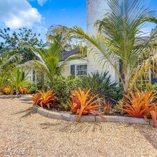650 S Golf Dr in Naples, FL - Foto de edificio - Building Photo