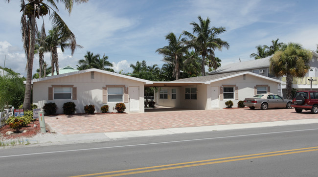 GULF BREEZE AT FORT MYERS in Ft. Myers, FL - Building Photo - Building Photo